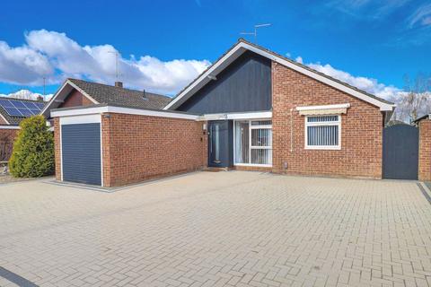 3 bedroom detached bungalow for sale, Tower Close, Emmer Green, Reading