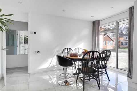 12 Tower Close, Emmer Green, Reading, RG4 8UU
