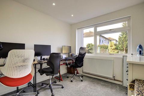 12 Tower Close, Emmer Green, Reading, RG4 8UU