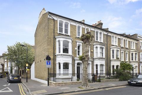 4 bedroom end of terrace house for sale, Median Road, Lower Clapton, London, E5