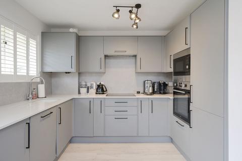 2 bedroom flat for sale - Hayward Road, Thames Ditton, KT7
