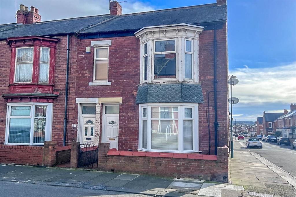 Oxford Avenue, South Shields 3 bed flat for sale £55,000