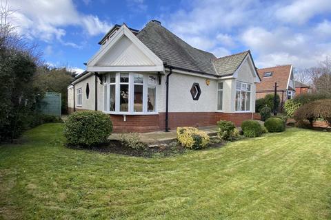 4 bedroom bungalow for sale - Church Road, Shaw