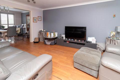 1 Glendevon Close, Edgware, HA8 8RG
