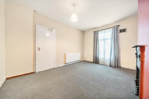 3 bedroom end of terrace house for sale, Thornville View, Hyde Park, Leeds, LS6