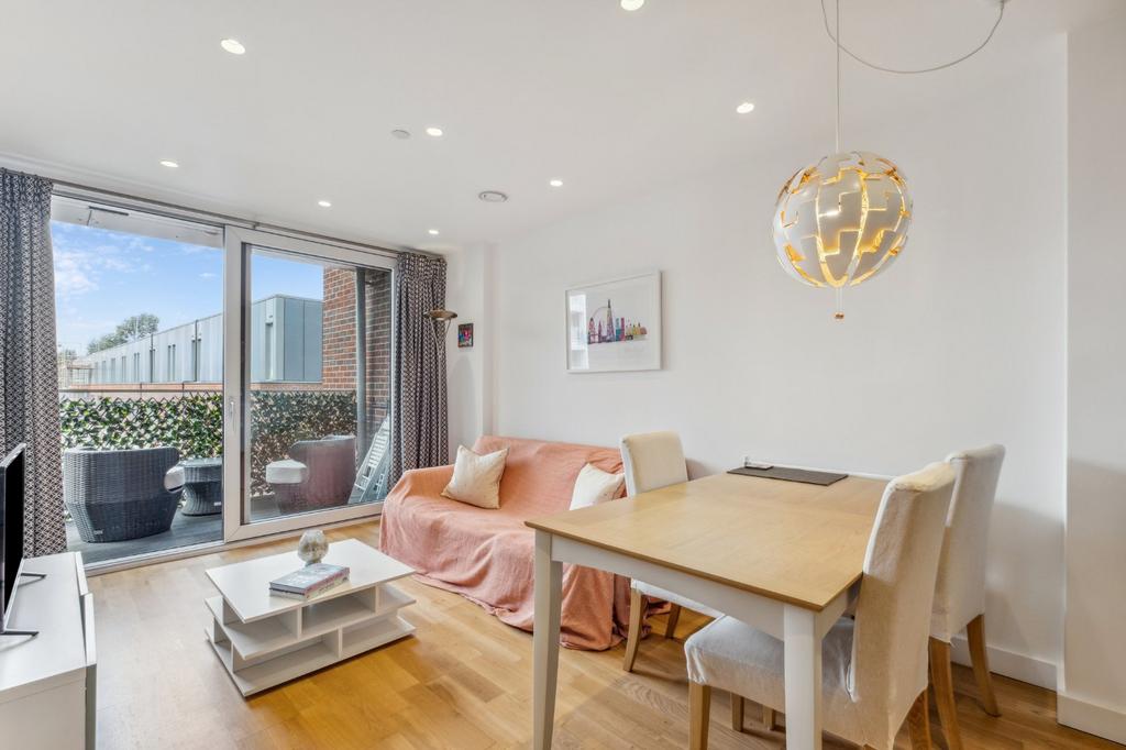 Clapham Road, London, SW9 1 bed apartment for sale £450,000