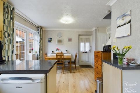 3 bedroom semi-detached house for sale, Redshaw Close, Buckingham