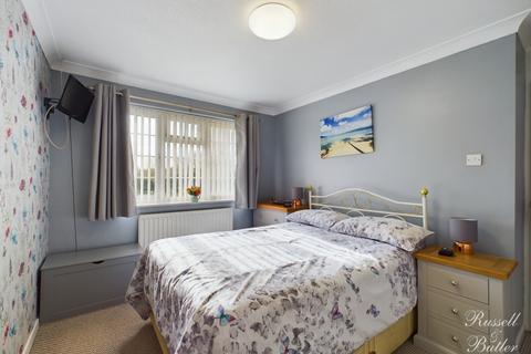 3 bedroom semi-detached house for sale, Redshaw Close, Buckingham
