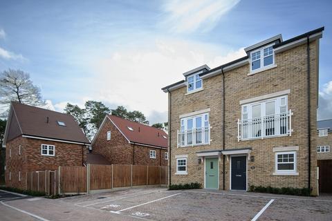 3 bedroom semi-detached house for sale - Plot 98, The Willow at Hartland Village, Ively Road GU51
