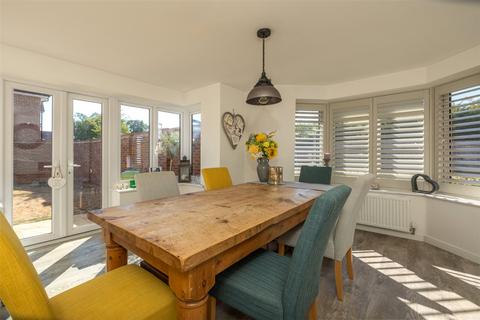 7 Cook Grove, Spencers Wood, Reading, RG7 1ZF