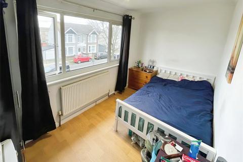 4 bedroom end of terrace house for sale, Willow Street, Romford, RM7