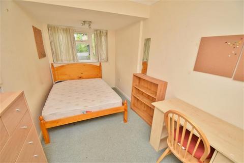 16 Browning Drive, Winchester, SO22 5AR