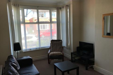 6 bedroom terraced house to rent - Newport Mount,  Leeds, LS6