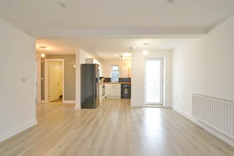 3 bedroom apartment to rent - Landseer Avenue, Lockleaze