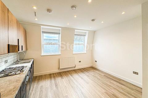 3 bedroom apartment to rent - Barking Road, London, E13
