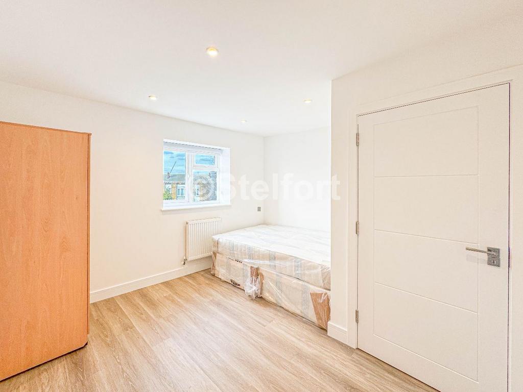 Apartment in London, Custom House, Canning Town - View 4