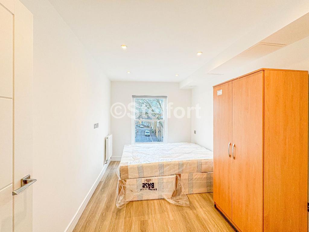 Apartment in London, Custom House, Canning Town - More