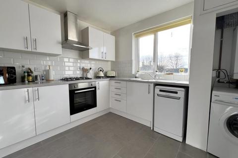 2 bedroom flat to rent, Laleham Road, Staines TW18