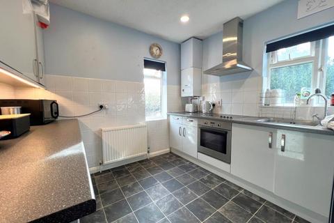 2 bedroom maisonette to rent, Philip Road, Laleham TW18