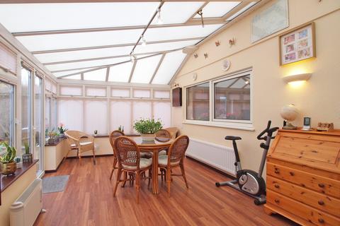 66 High Beeches, Banstead, SM7 1NB