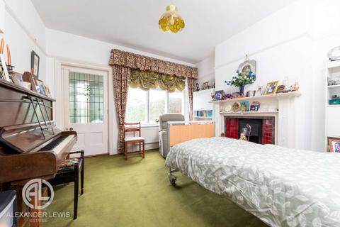 4 bedroom semi-detached house for sale, Norton Way South, Letchworth Garden City, SG6 1TA