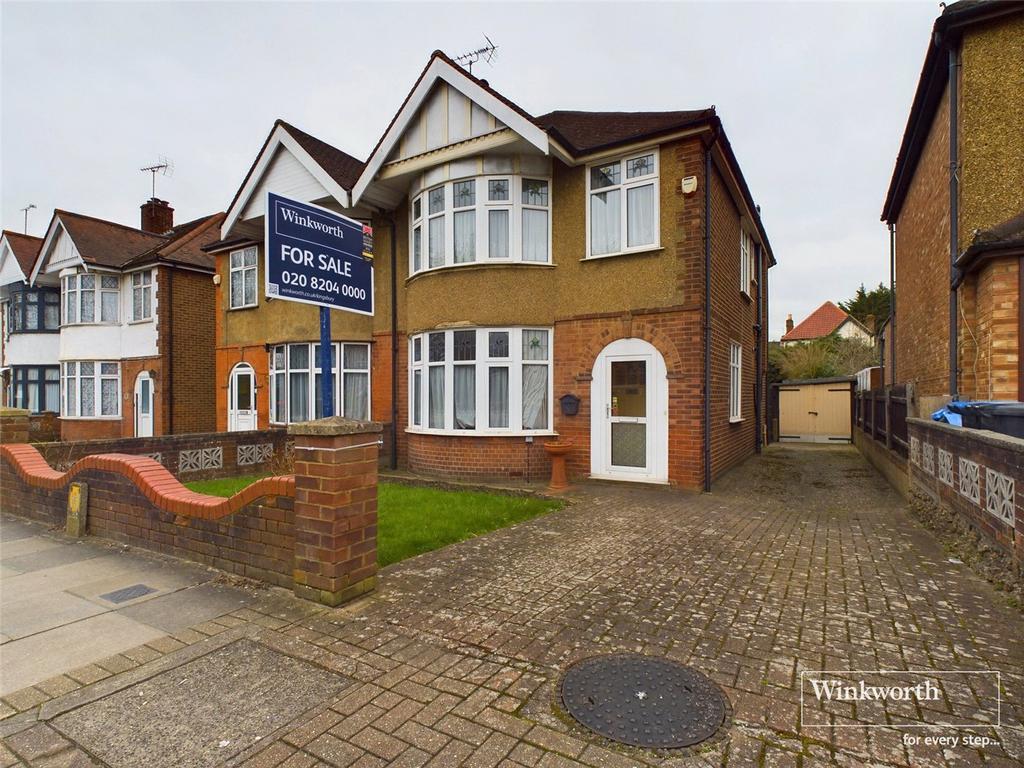 Stag Lane, London NW9 3 bed semidetached house for sale £625,000