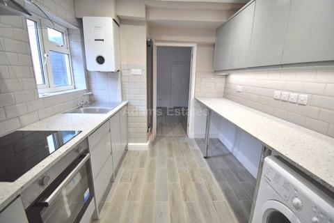 2 bedroom terraced house to rent, Highgrove Street, Reading