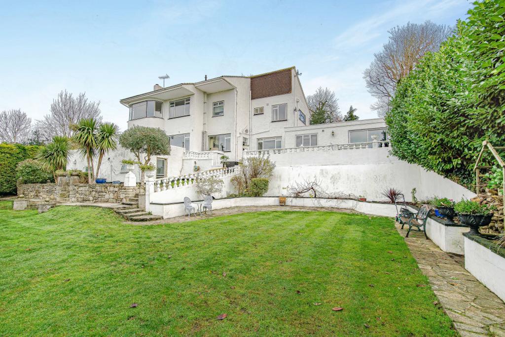 Biggin Hill, Westerham TN16 5 bed detached house for sale £975,000