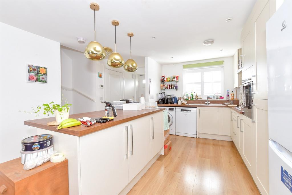 Lounge/Kitchen