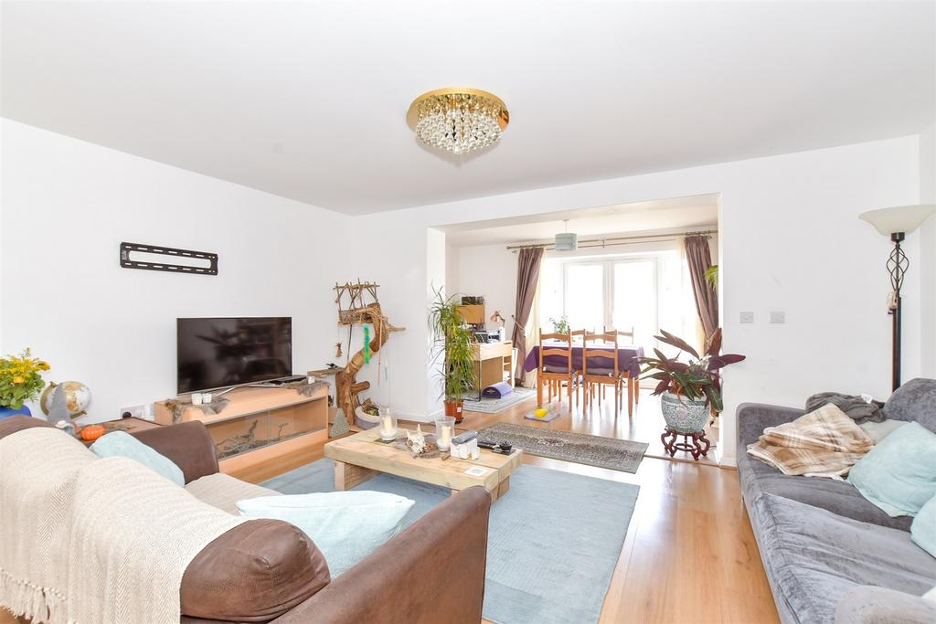 Lounge/Kitchen