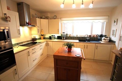 3 bedroom detached bungalow for sale, Greenfield Avenue, Watford WD19