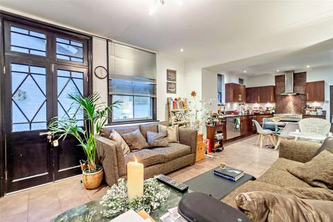 103 Ninian Road, Cardiff, CF23 5ER