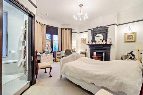 103 Ninian Road, Cardiff, CF23 5ER
