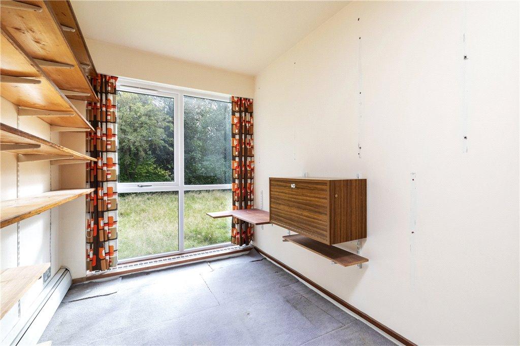 Bedroom / Study