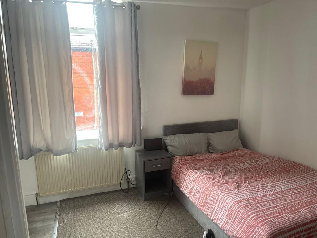 Available studio in a House share, Salford M6