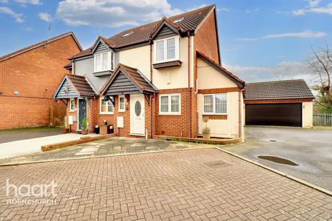 3 bedroom semi-detached house for sale - Henderson Close, HORNCHURCH
