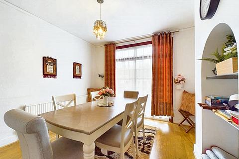 4 bedroom end of terrace house for sale, Bexhill Road, London, N11