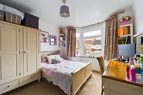 4 bedroom end of terrace house for sale, Bexhill Road, London, N11