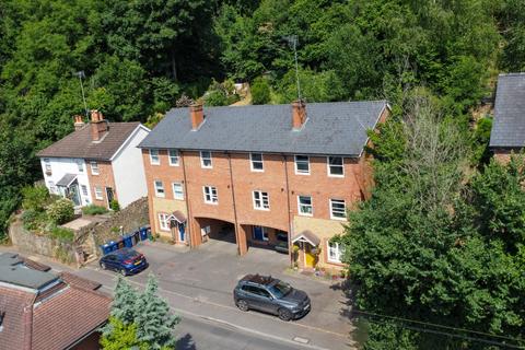 25 Brighton Road, Godalming, GU7 1NT