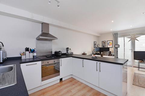25 Brighton Road, Godalming, GU7 1NT