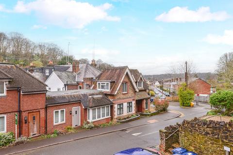 25 Brighton Road, Godalming, GU7 1NT