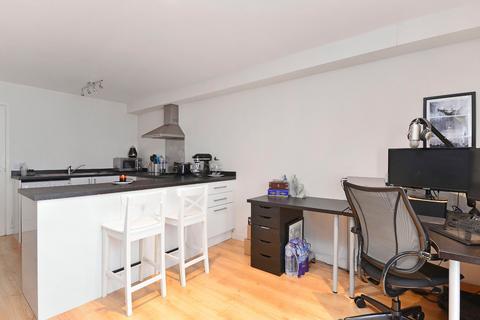 25 Brighton Road, Godalming, GU7 1NT