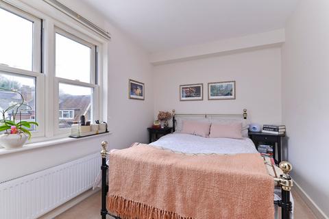 25 Brighton Road, Godalming, GU7 1NT