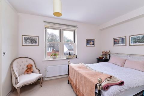 25 Brighton Road, Godalming, GU7 1NT