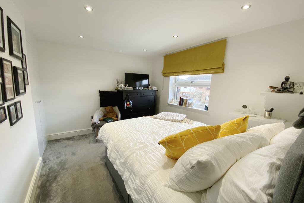 Delightful 1-Bedroom Town House within walking...