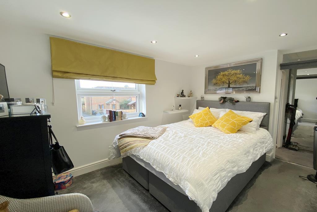 Delightful 1-Bedroom Town House within walking...