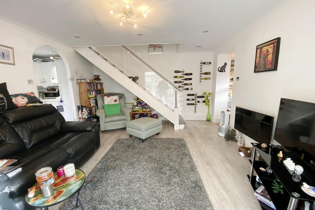 Delightful 1-Bedroom Town House within walking...