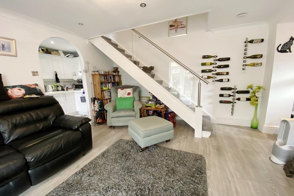 Delightful 1-Bedroom Town House within walking...