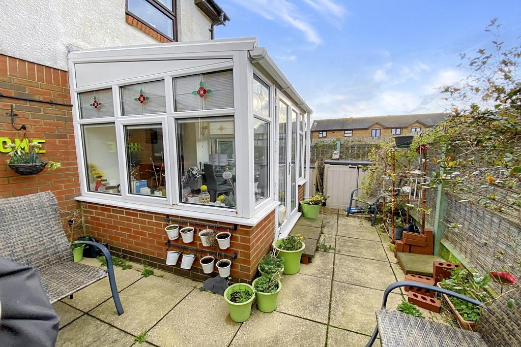 Delightful 1-Bedroom Town House within walking...