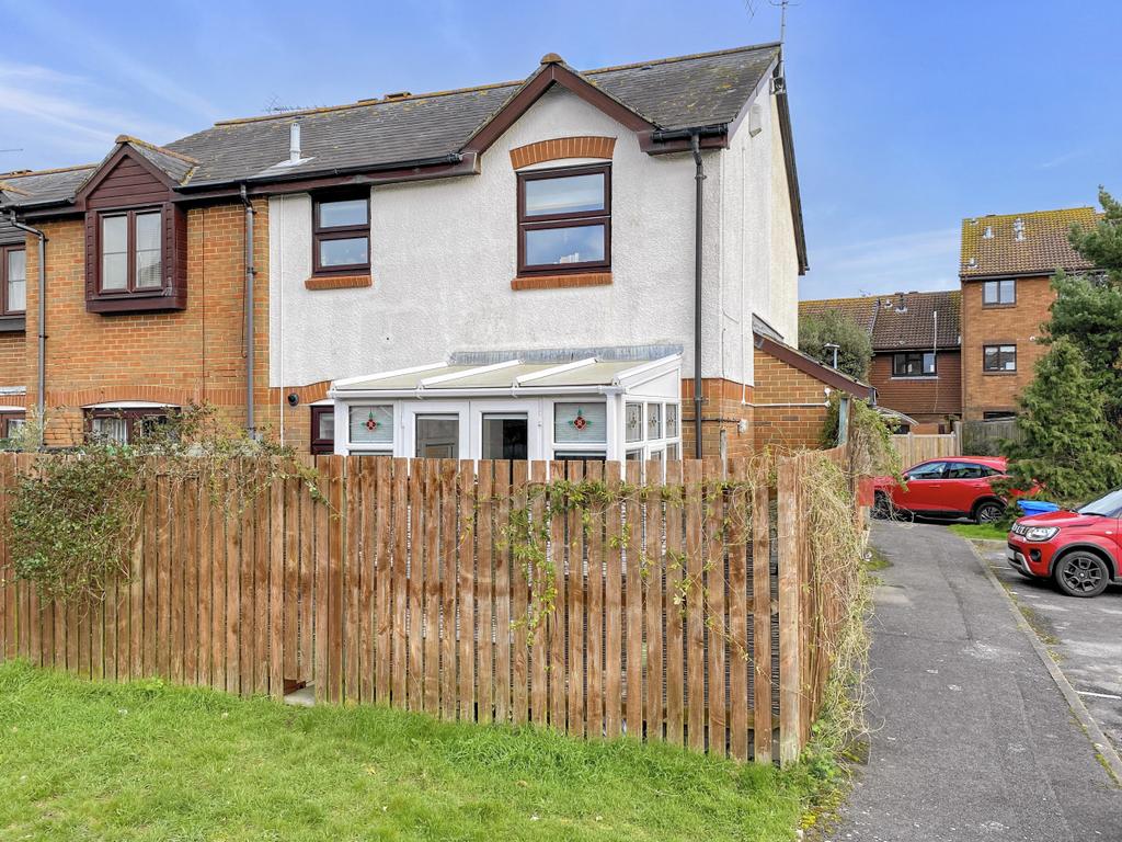 Delightful 1-Bedroom Town House within walking...